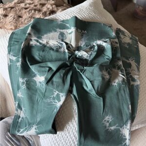 Peacheee Bum leggings